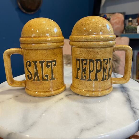 Classic Vintage Salt & Pepper Shakers - Picture 1 of 4